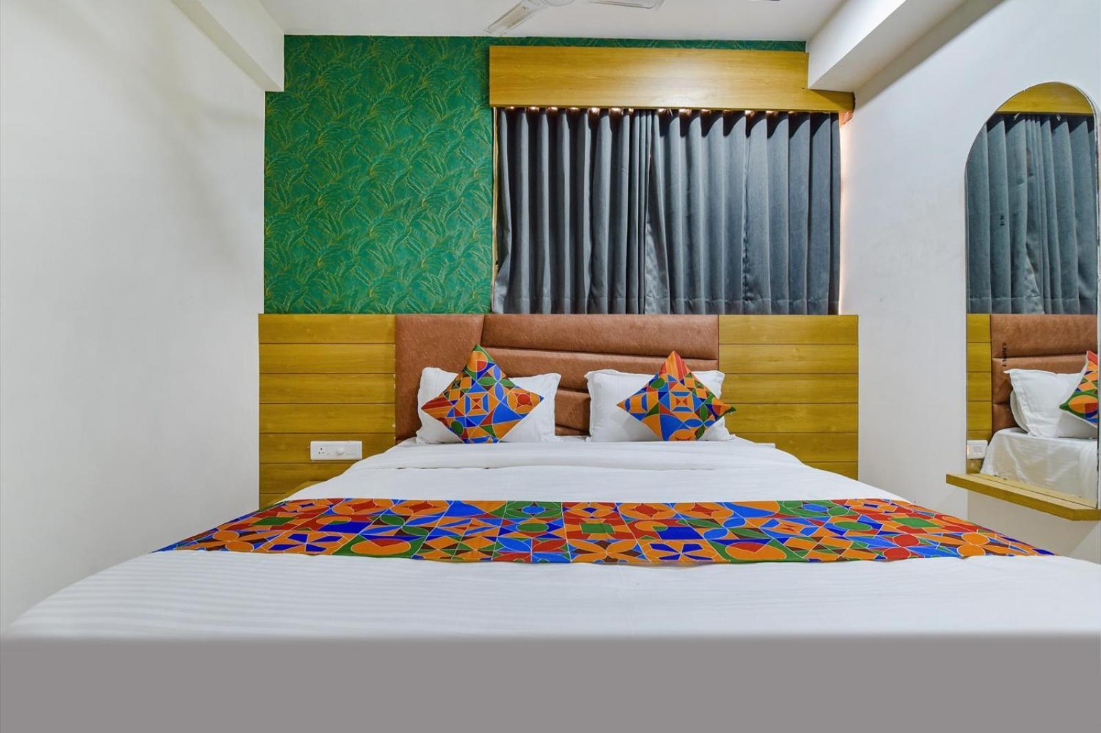 Hotel Green Tree Ahmadábád Kültér fotó